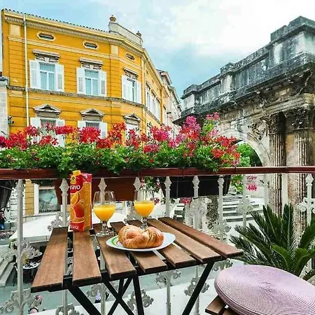 Portaaurea!romantic Balcony With A Wonderful View Lägenhet Pula